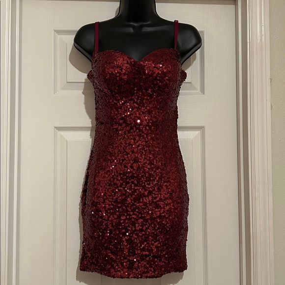 Arella's Bestie Sequin Mini Dress - Red - Picture 4 of 7